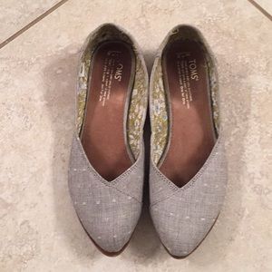 Adorable Toms Flats